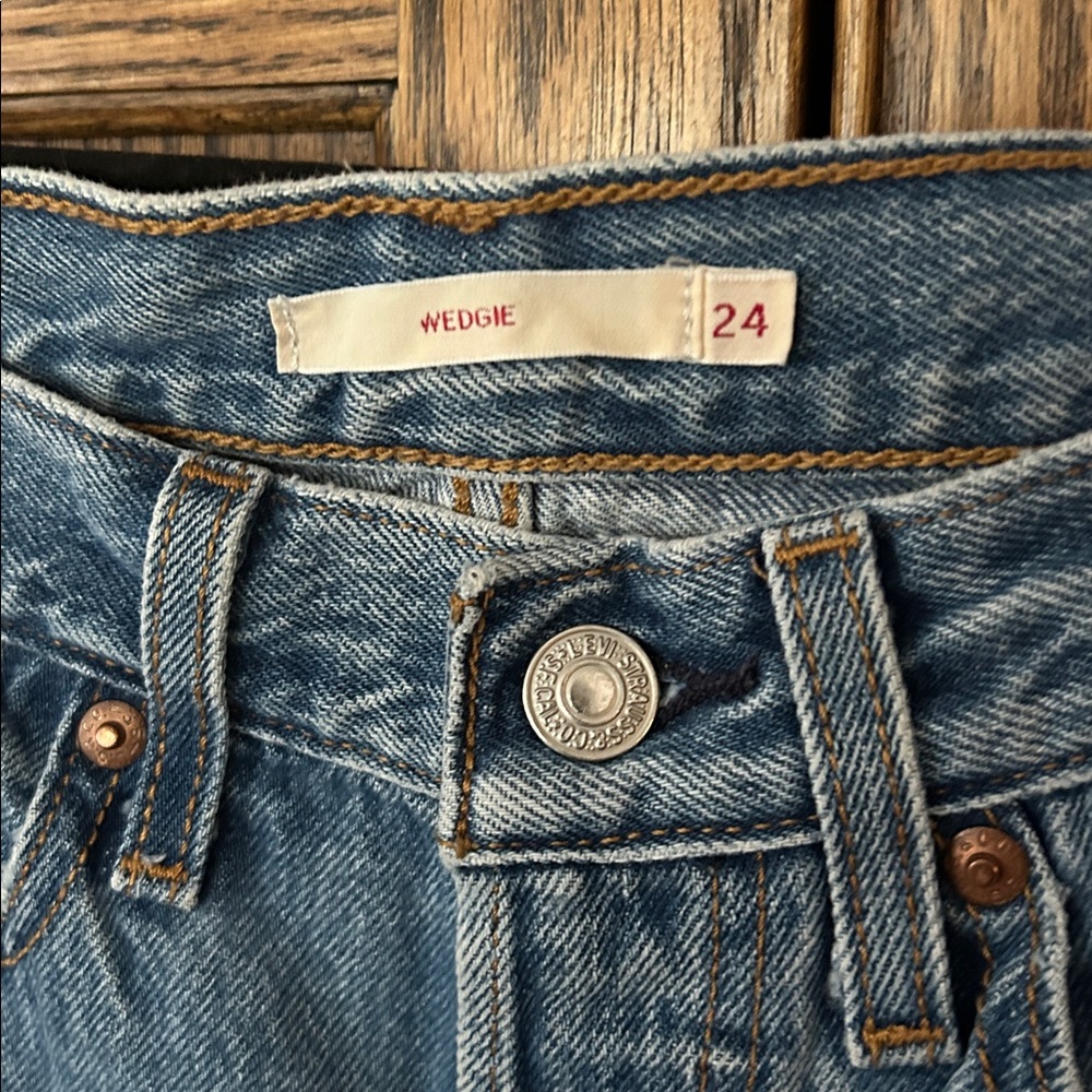 Levi's Premium Wedgie‎ Straight leg medium wash denim jeans women’s size 24 - Picture 3 of 7